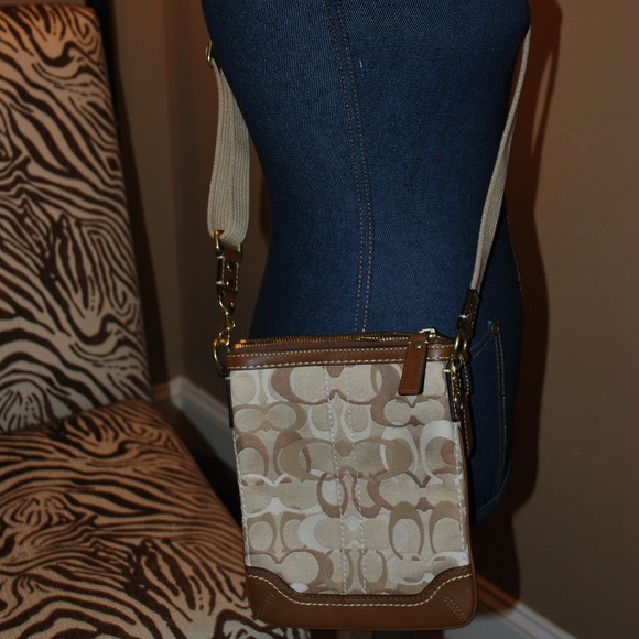 EUC Coach crossbody purse - Picture 4 of 4